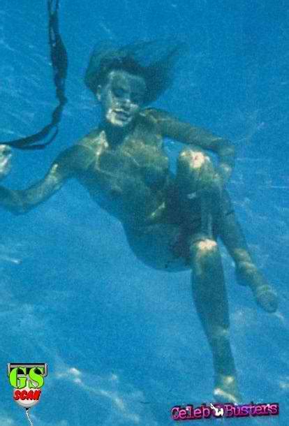 Naked Valeria Marini Added By Momusicman