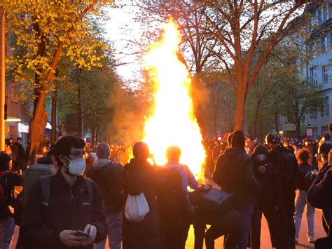 1 Mai In Berlin Bilder Zeigen Heftige Ausschreitungen