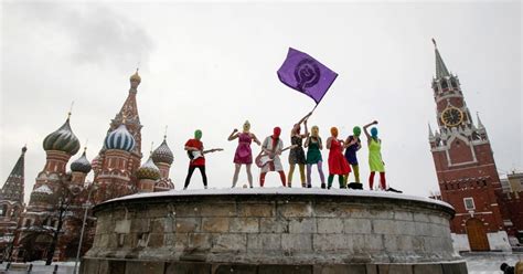 Nach Ihrer Spektakul Ren Flucht Pussy Riot Aktivistin Masha Aljochina Gibt Ihr Erstes Interview