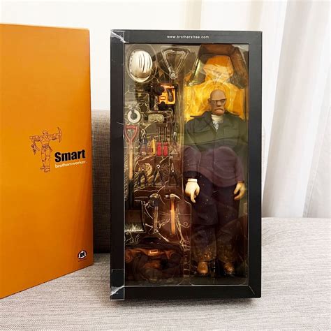 HOT TOYS 絶版珍藏公仔 Brothers Worker SMART 鐵人兄弟工人系列 吋 全新正品 書籍休閒與玩具 玩具公仔桌遊在旋轉拍賣
