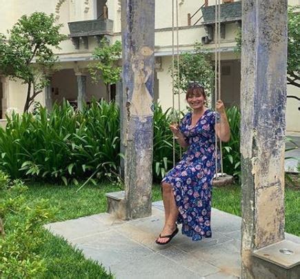 Lorraine Kelly Looks Sensational As She Chills Out In A Bikini By The Pool On Holiday In India