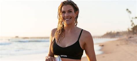 7 Hot Sexy Rosy Hodge Bikini Pics