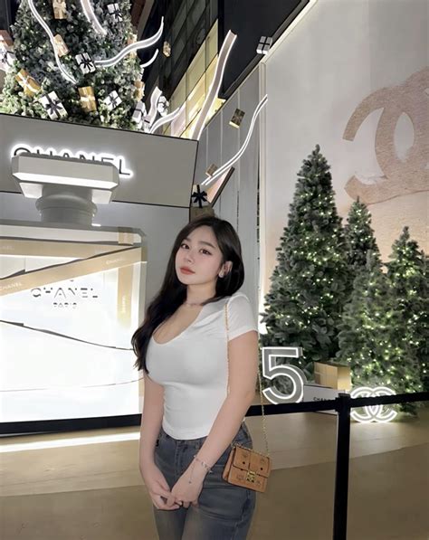 99 Hình ảnh Trần Minh Thiên Di bikini khoe vòng 1 cực khủng