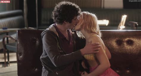 Naked Sara Forestier in Télé gaucho