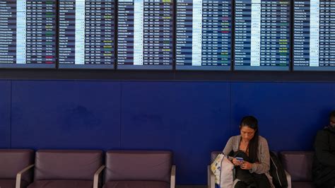 Flight cancellations top 2,300 as Senate passes funding package