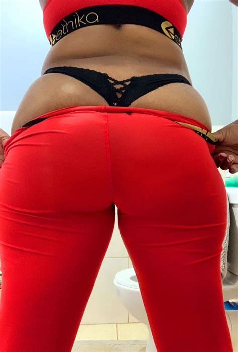 Pussy And Nails ShesFreaky