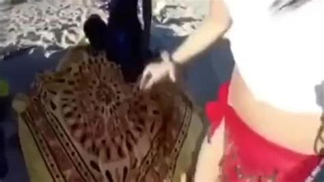 Ragazza Italiana Si Fa Massaggiare Da Nero In Spiaggia Porn Videos