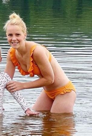 Hot Sexy Fara Bellinga Bikini Pics