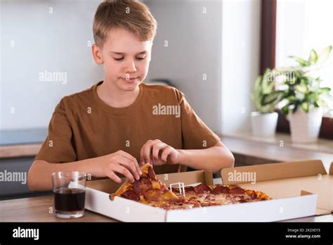 Hot Meal Tears Hi Res Stock Photography And Images Alamy