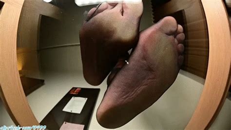 Super Model Diva S Lucky Fan Get S STOMPED MOV Amateur Soles Giantess And Footjobs