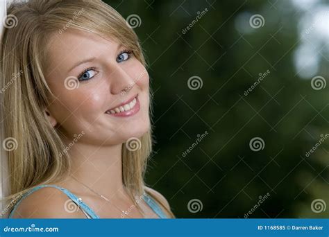 De Blauwe Ogen Van Het Haar Van De Blonde Stock Afbeelding Image Of Vrolijk Gelukkig