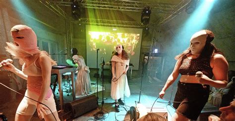 Pussy Riot Spielen Zwei Konzerte In Freiburg Freiburg Badische Zeitung