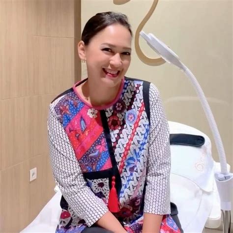 Photos Of Ira Wibowo At Years Old Her Natural Beauty Is Still Very Real Hot Mom When