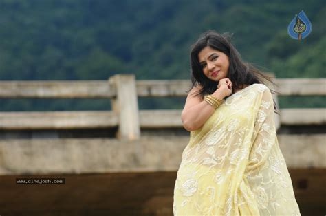 Nisha Sha Hot Gallery Photo 31 Of 52