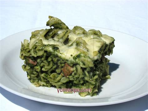 Baked pasta with spinach and bacon • Recipe | yumecipe.com