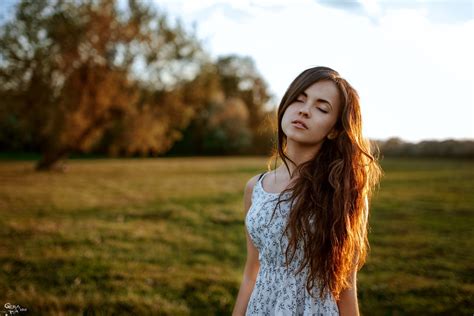 1104354 Sunlight Women Model Portrait Nature Blue Dress Brunette