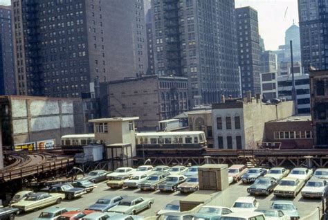 56 Fascinating Photos That Capture Street Scenes Of Chicago In The