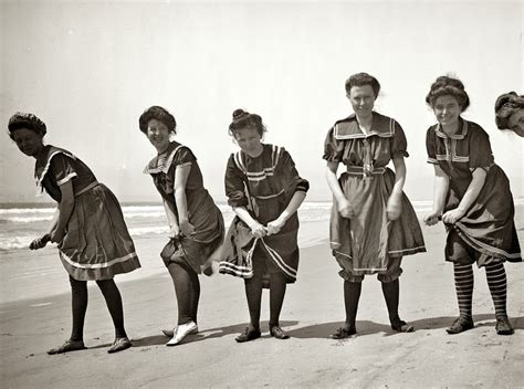 Corsetería Reductora HISTORIA DEL TRAJE DE BAÑO DEL CAMISÓN AL BIKINI