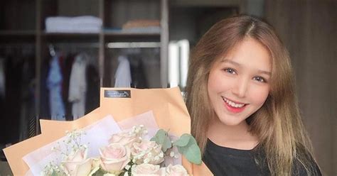 Hot girl 2K2 sở hữu mặt xinh body gợi cảm thường bị nhầm là gái Tây