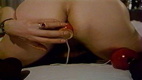 Naked Barbara Moose In La Clinique Des Fantasmes