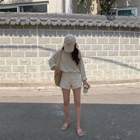 Street style hot girl bán hàng tuần qua công thức đẹp và mát mẻ hết chỗ chê để bạn diện theo