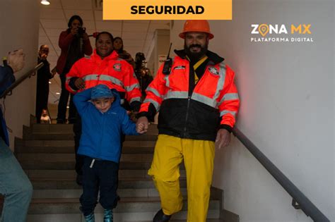 Evacuan a niños y docentes de tras inundaciones de escuelas en Cañón