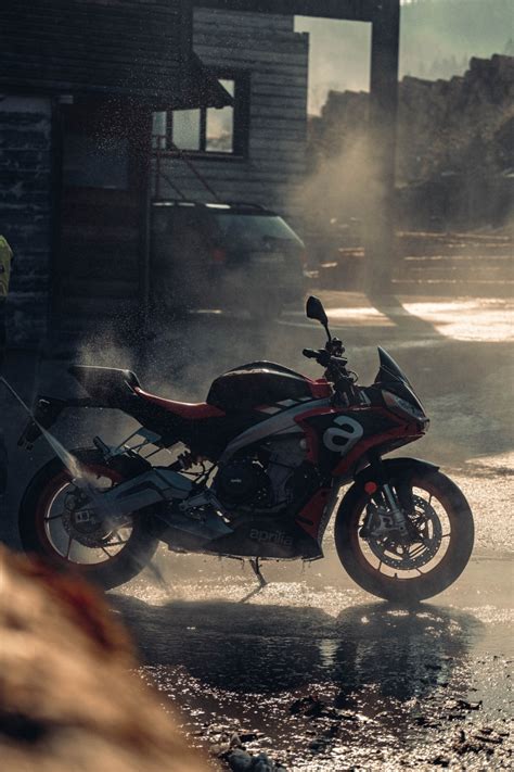 Mittelklasse Naked Bike Vergleich Aprilia Tuono