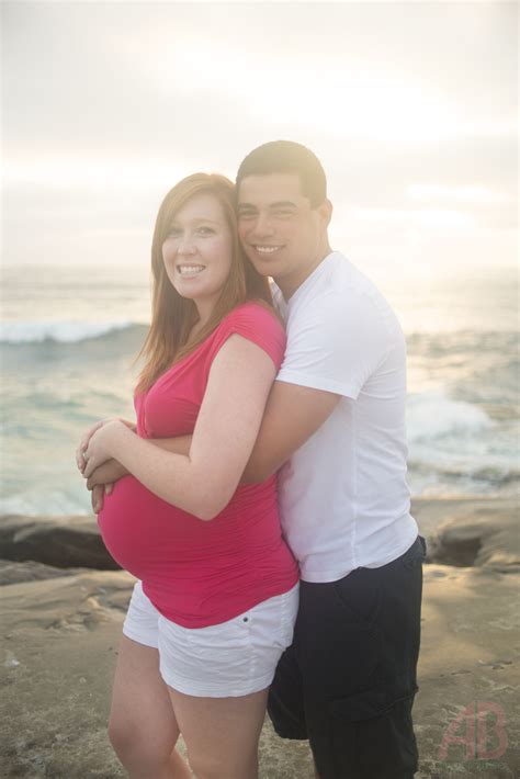 Beautiful Maternity Beach Pose With Husband Couple Maternity Poses Maternity Poses Beach