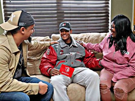 Who are Isiah Pacheco’s parents Julio Pacheco and Felicia Cannon?