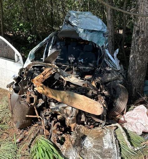 Trag Dia Na Mg Acidente Entre Carro E Nibus Que Transportava