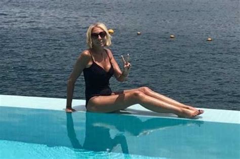Laura Bozzo Se Olvida Del Enga O De Su Ex Y Presume Su Figura En Bikini E Consulta
