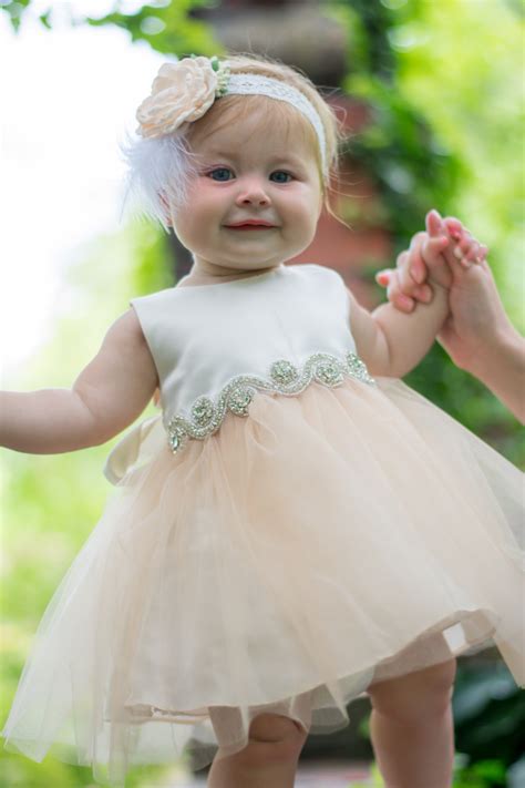 Vestido de bautizo para niña Ideas y modelos para este evento único