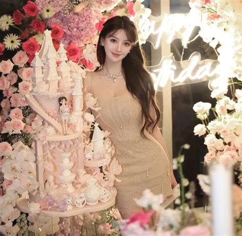 Rộ tin Diệp Kha ngoại tình với Huỳnh Hiểu Minh chồng cũ hot girl có tuyên bố mập mờ gây chú ý