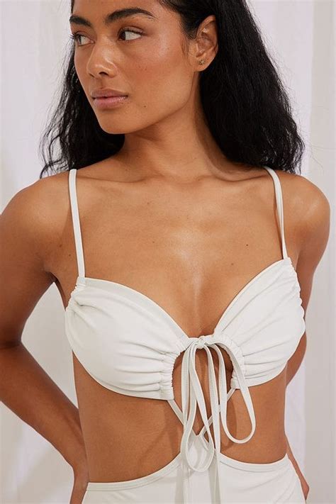 Hot Sexy Jessi Quednau Bikini Pics