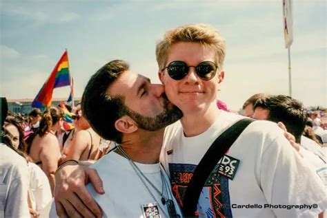 Pareja Gay Recrea Su Foto Del Orgullo A Os Despu S Por Una Raz N Muy Importante Fotos