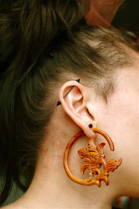 5th Avenue Goth Ear Stretching