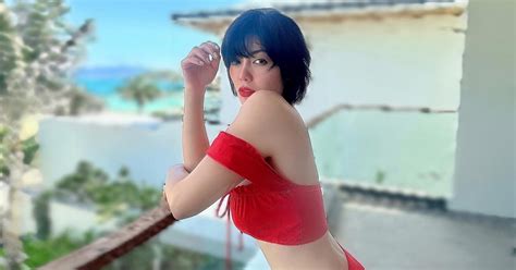 Thanh Hương bikini đỏ đốt mắt khán giả