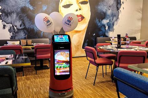 Sams Pizza Land Wiedereröffnung Mit Roboter Kettybot