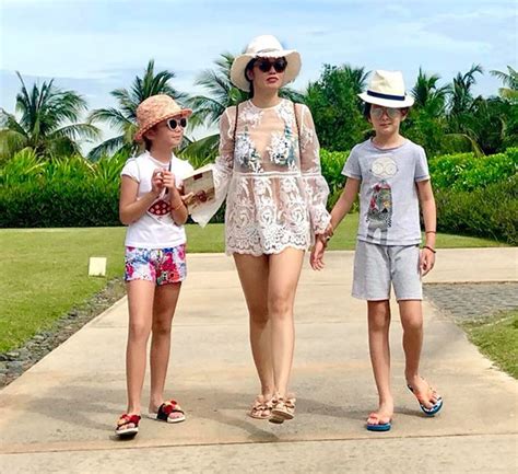 Diva Hồng Nhung diện bikini khoe thân hình nóng bỏng ở tuổi U50