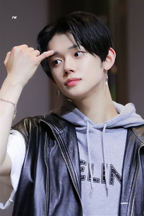 Txts Yeonjun Had The Most Heartwarming Reaction When A Fan Almost Got