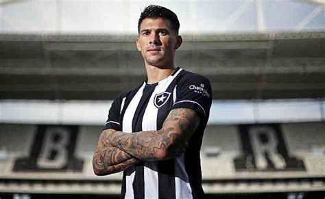 Botafogo Anuncia Chegada De Víctor Cuesta Por Empréstimo Do