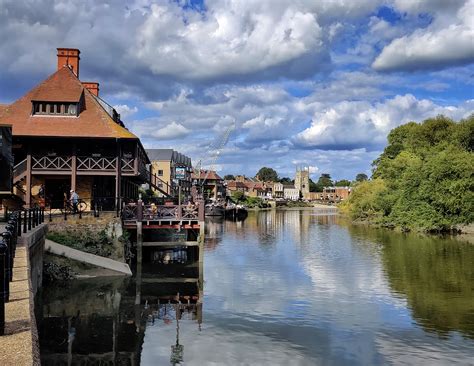 A wee gem along the Thames Path - Isleworth : r/CasualUK