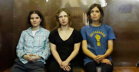 Pussy Riot medlem förd till sjukhus SVT Nyheter