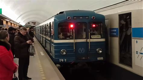 Перегонка головной «ЕмА-шки» Ретросоставом через «Горьковскую». - YouTube