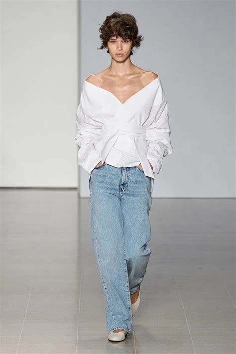 Модні джинси на весну 2024 – що представили дизайнери для нового сезону ...