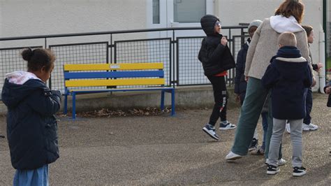 Loir Et Cher Les Bancs De Lamiti Sinstallent Dans Les Cours D