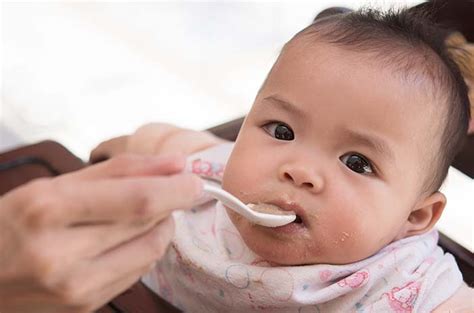 Ketahui Tahapan Tekstur MPASI Bayi Usia 6 Hingga 12 Bulan