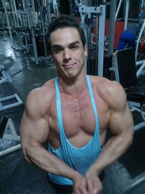 Fisiculturista Henrique Seoldo une esporte e orgulho arco íris Guia Gay São Paulo