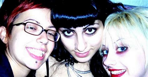 Les trois femmes du groupe Pussy Riot jugées à Moscou