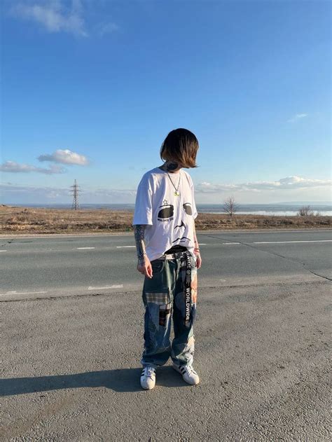 Пин на доске Девушка-гангстер